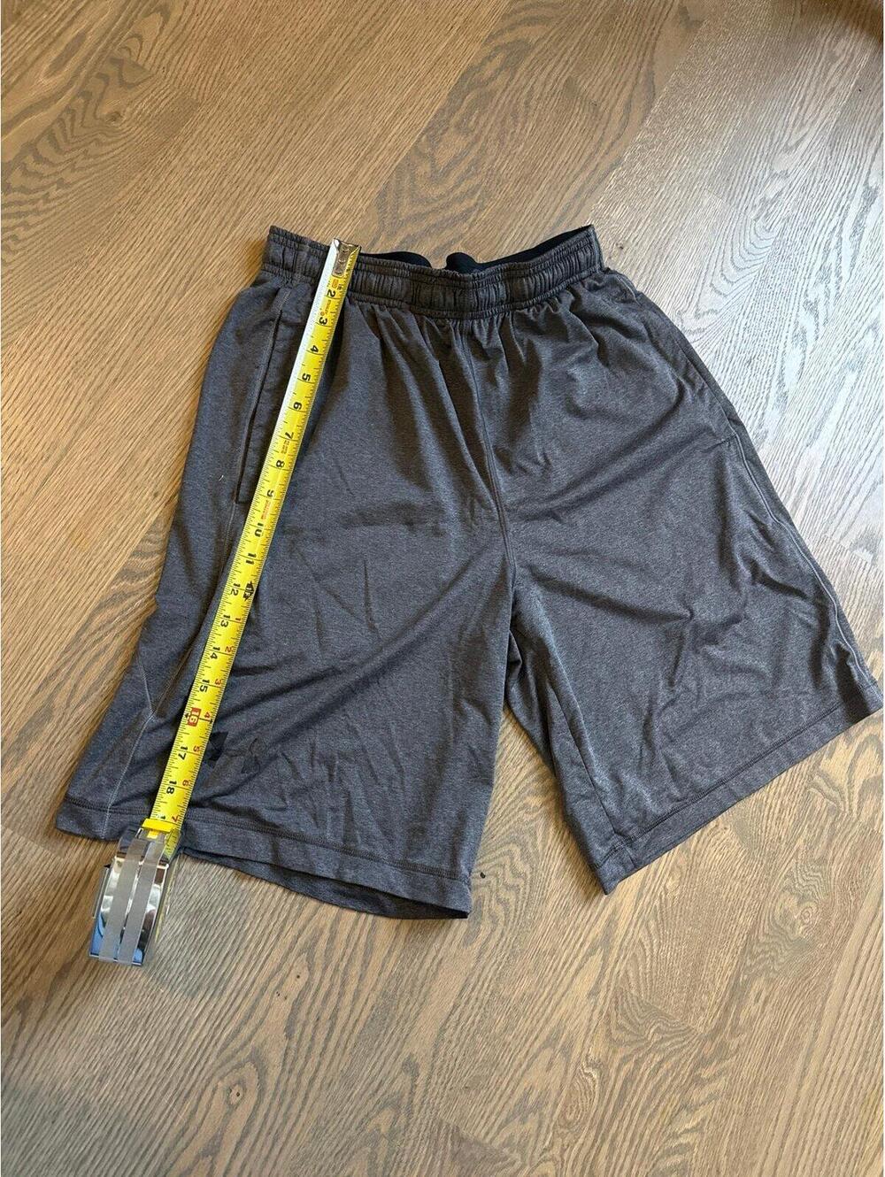 Men’s Under Armour Shorts - Picture 2 of 6